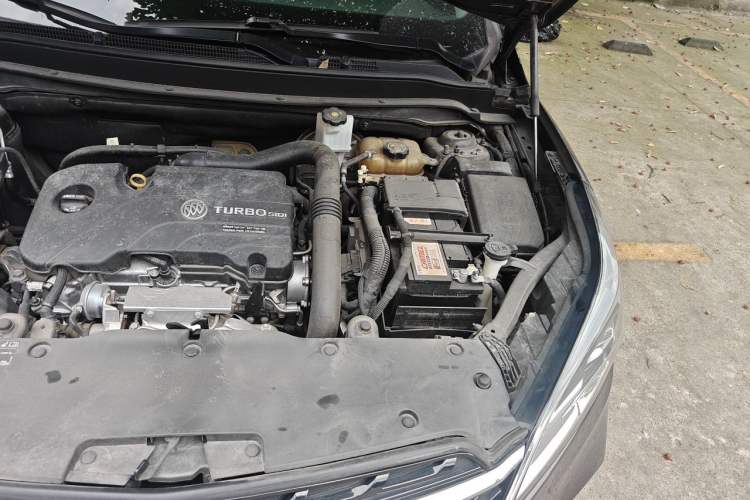 Used Buick Envision 2020 20T Two-Wheel Drive Luxury Model Engine Bay Left
