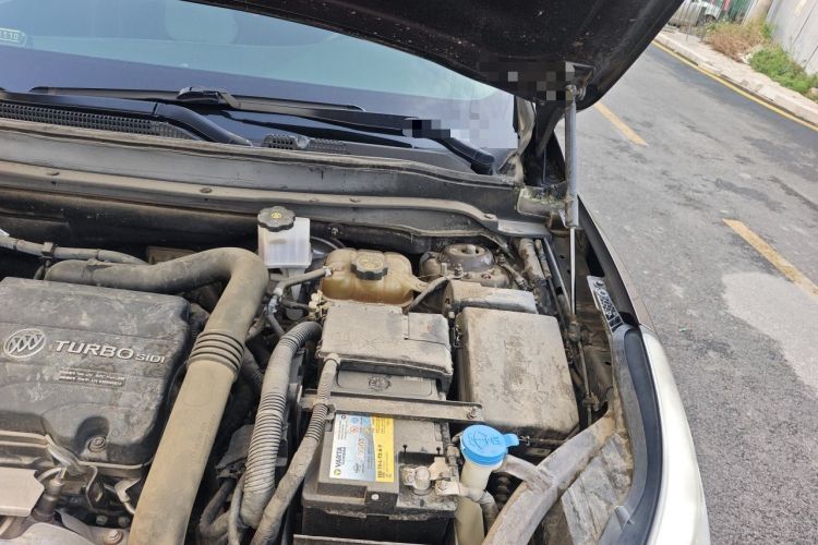 Used Buick Envision 2020 20T Two-Wheel Drive Elite Version Engine Bay Left