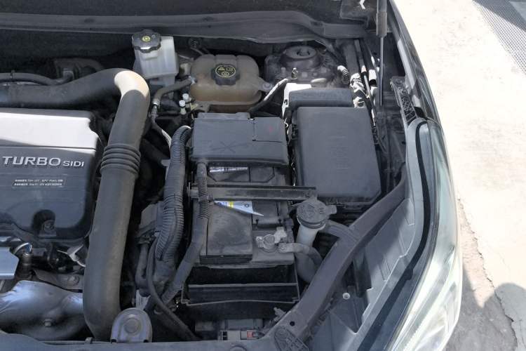 Used Buick Envision 2020 20T Two-Wheel Drive Elite Version Engine Bay Left