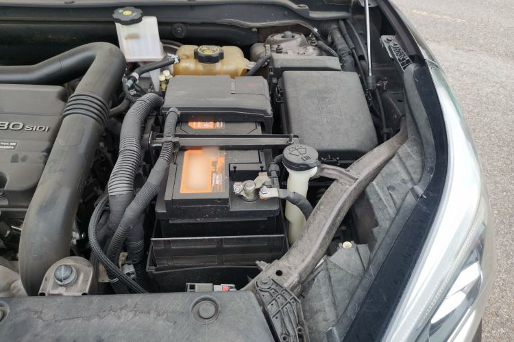 Used Buick Envision 2020 20T Two-Wheel Drive Luxury Model Engine Bay Left