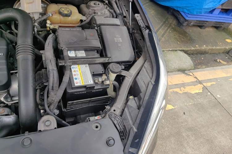 Used Buick Envision 2020 20T Two-Wheel Drive Luxury Model Engine Bay Left