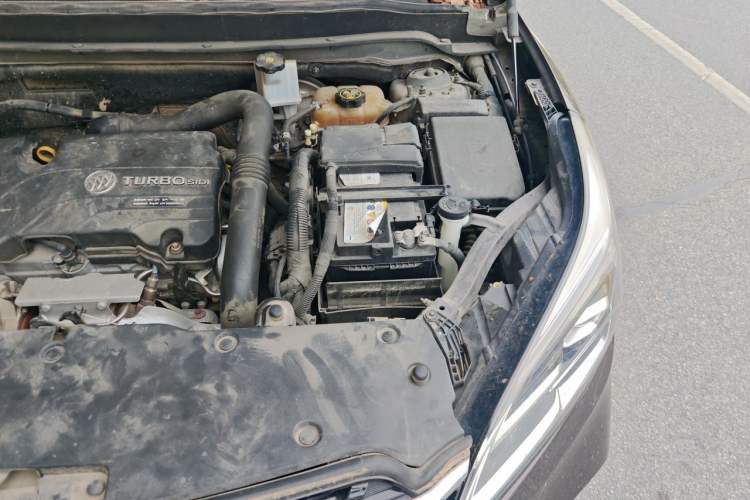 Used Buick Envision 2020 20T Two-Wheel Drive Leading Version Engine Bay Left