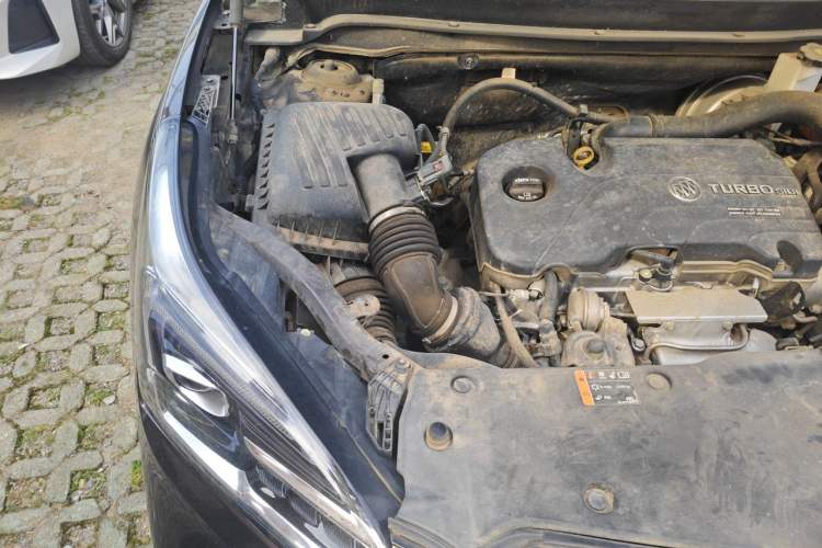 Used Buick Envision 2020 20T Two-Wheel Drive Elite Version Engine Bay Right
