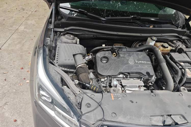 Used Buick Envision 2020 20T Two-Wheel Drive Luxury Model Engine Bay Right