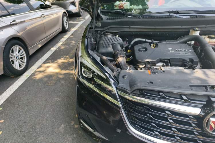 Used Buick Envision 2020 20T Two-Wheel Drive Leading Version Engine Bay Right
