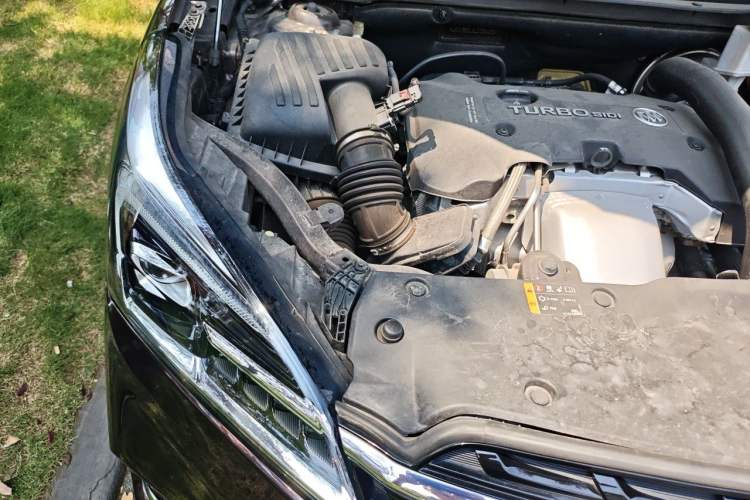 Used Buick Envision 2020 28T Four-Wheel Drive Elite Version Engine Bay Right