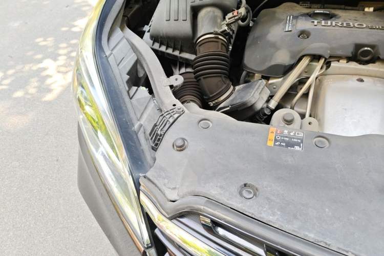 Used Buick Envision 2020 28T Four-Wheel Drive Elite Version Engine Bay Right