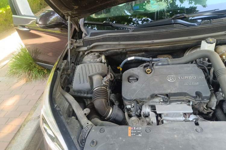Used Buick Envision 2020 20T Two-Wheel Drive Luxury Model Engine Bay Right