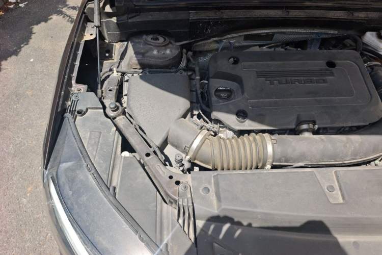 Used Buick Envision 2020 Encore S 652T All-Wheel-Drive Avenir Engine Bay Right