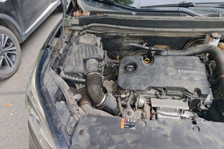 Used Buick Envision 2020 20T Two-Wheel Drive Leading Version Engine Bay Right