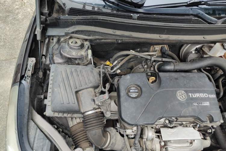 Used Buick Envision 2020 20T Two-Wheel Drive Leading Version Engine Bay Right