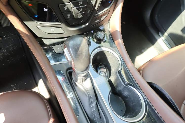 Used Buick Envision 2020 28T Four-Wheel Drive Elite Version Gear Lever