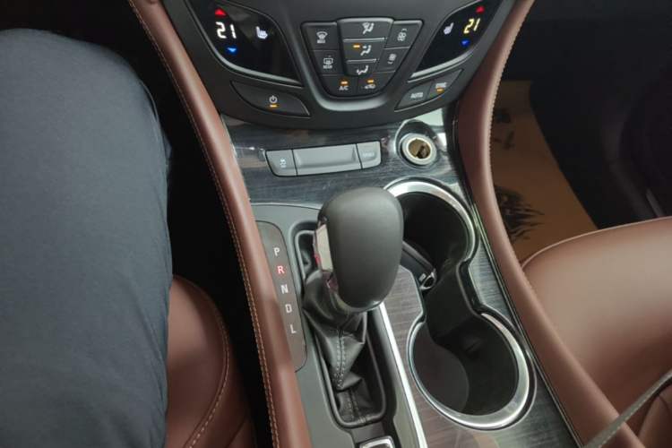 Used Buick Envision 2020 28T Four-Wheel Drive Elite Version Gear Lever