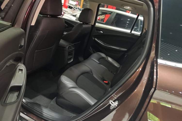 Used Buick Envision 2020 20T Two-Wheel Drive Leading Version Interior 3
