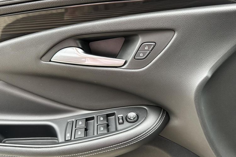 Used Buick Envision 2020 20T Two-Wheel Drive Elite Version Interior 3