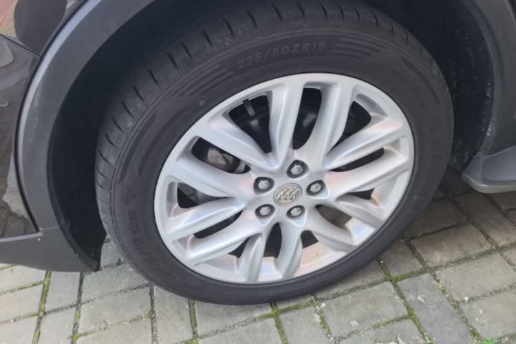 Used Buick Envision 2020 28T Four-Wheel Drive Luxury Version Left Front Wheel Hub