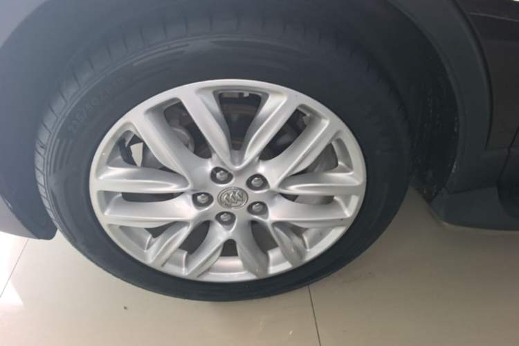 Used Buick Envision 2020 28T Four-Wheel Drive Luxury Version Left Front Wheel Hub