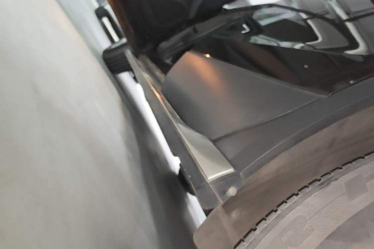 Used Buick Envision 2020 20T Two-Wheel Drive Luxury Model Left Side Sill