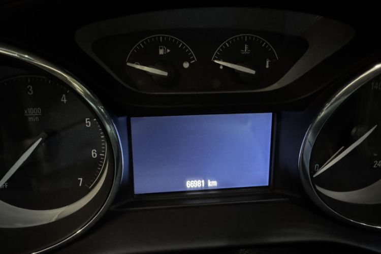 Used Buick Envision 2020 20T Two-Wheel Drive Elite Version Odometer Close Up