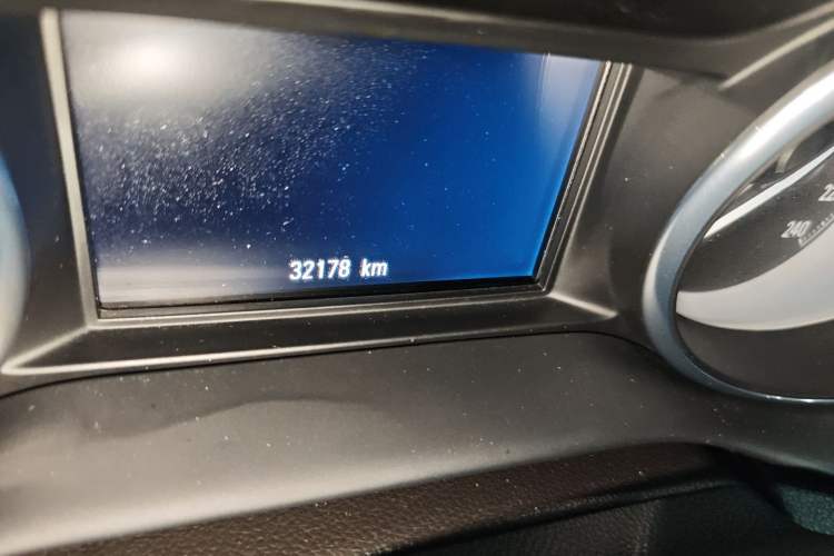 Used Buick Envision 2020 20T Two-Wheel Drive Leading Version Odometer Close Up