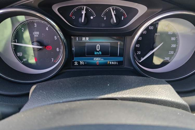 Used Buick Envision 2020 20T Two-Wheel Drive Luxury Model Odometer Close Up
