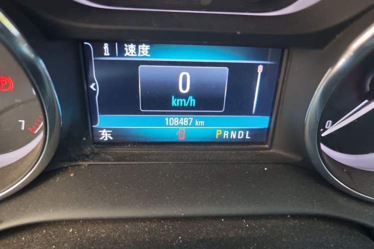 Used Buick Envision 2020 20T Two-Wheel Drive Luxury Model Odometer Close Up