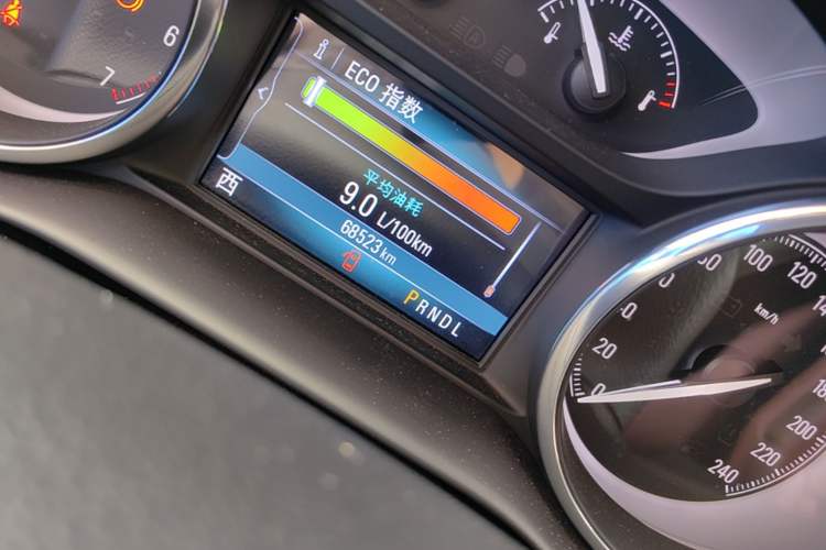 Used Buick Envision 2020 20T Two-Wheel Drive Luxury Model Odometer Close Up