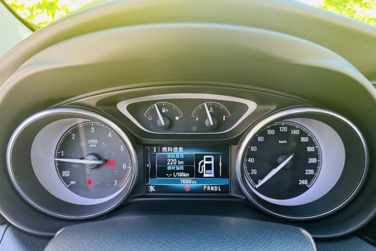 Used Buick Envision 2020 20T Two-Wheel Drive Elite Version Odometer Close Up