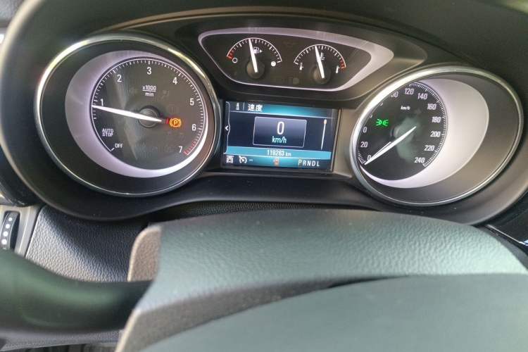 Used Buick Envision 2020 20T Two-Wheel Drive Luxury Model Odometer Close Up
