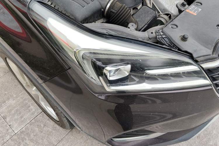 Used Buick Envision 2020 28T Four-Wheel Drive Elite Version Right Front Headlight