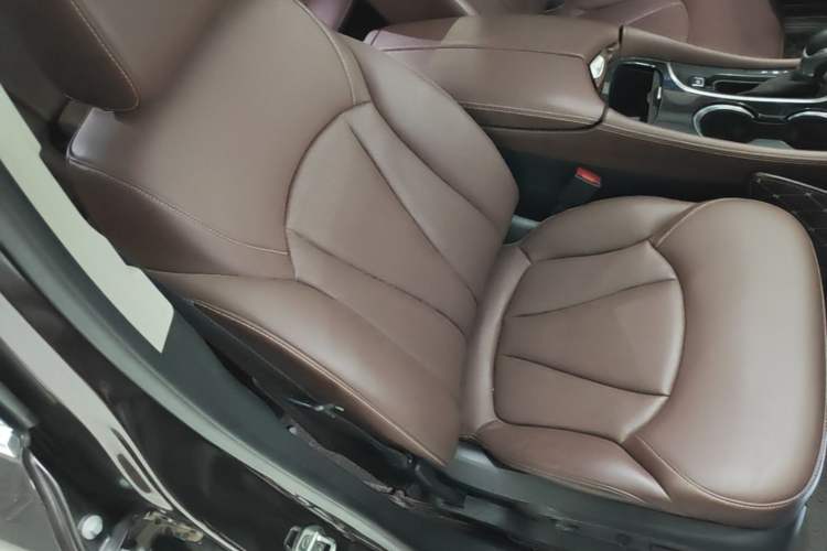 Used Buick Envision 2020 20T Two-Wheel Drive Luxury Model Right Front Seat