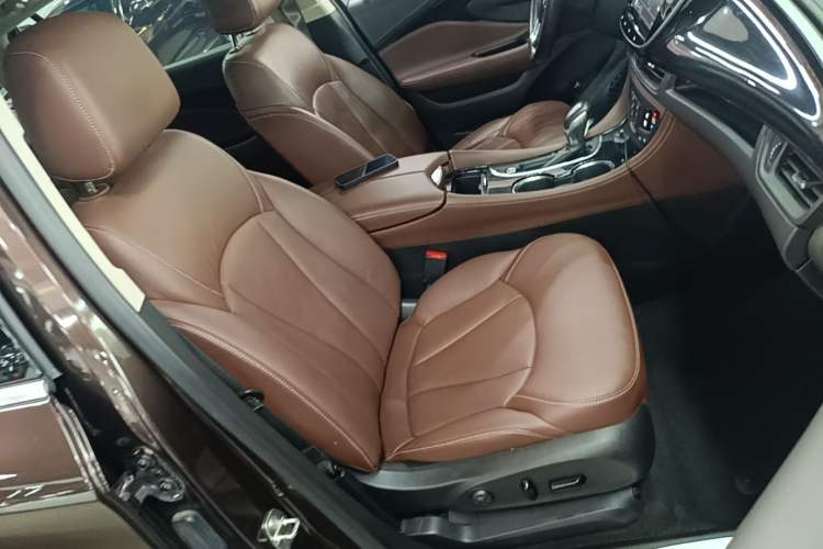 Used Buick Envision 2020 20T Two-Wheel Drive Luxury Model Right Front Seat