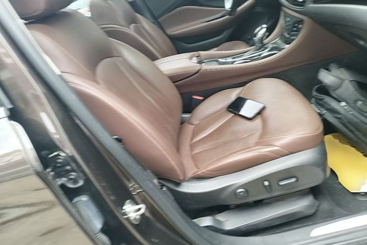 Used Buick Envision 2020 20T Two-Wheel Drive Luxury Model Right Front Seat