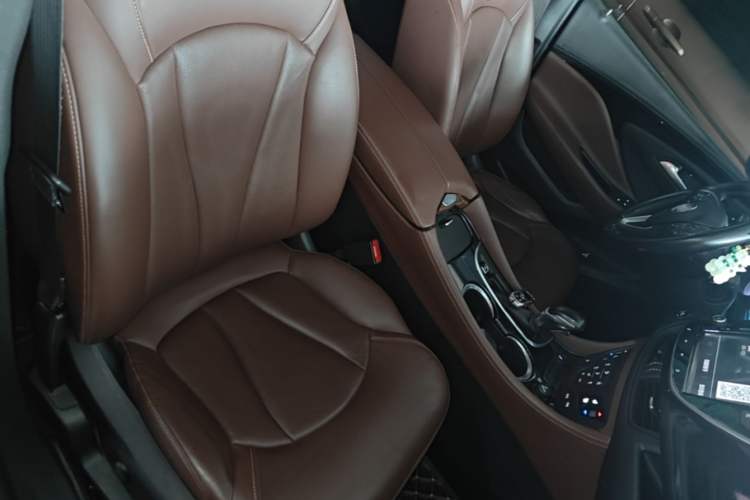 Used Buick Envision 2020 20T Two-Wheel Drive Luxury Model Right Front Seat