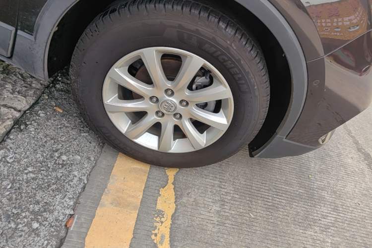Used Buick Envision 2020 20T Two-Wheel Drive Luxury Model Right Front Wheel Hub