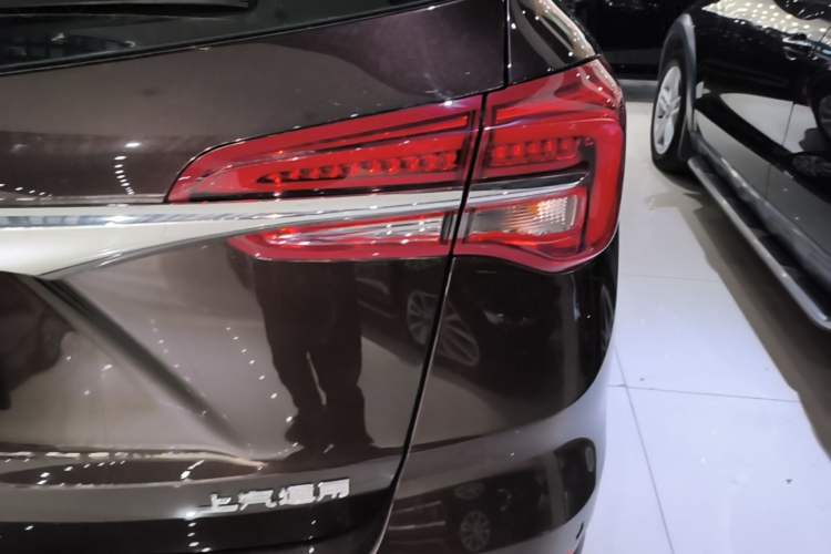 Used Buick Envision 2020 20T Two-Wheel Drive Elite Version Right Rear Taillight