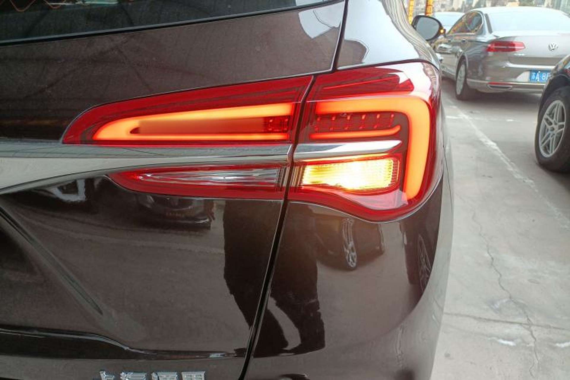 Used Buick Envision 2020 28T Four-Wheel Drive Elite Version Right Rear Taillight