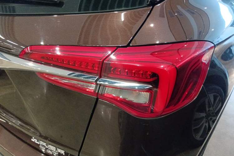 Used Buick Envision 2020 20T Two-Wheel Drive Leading Version Right Rear Taillight