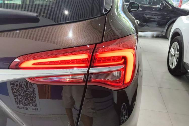 Used Buick Envision 2020 20T Two-Wheel Drive Elite Version Right Rear Taillight