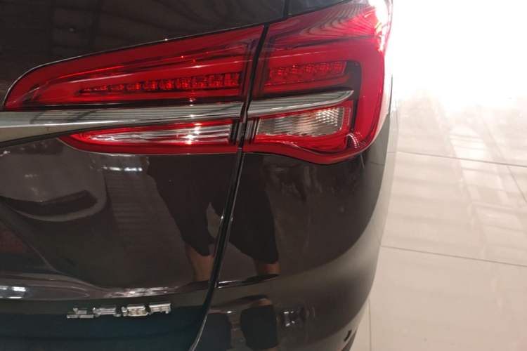 Used Buick Envision 2020 20T Two-Wheel Drive Elite Version Right Rear Taillight