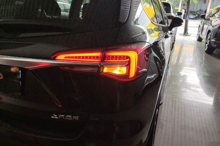 Used Buick Envision 2020 20T Two-Wheel Drive Luxury Model Right Rear Taillight
