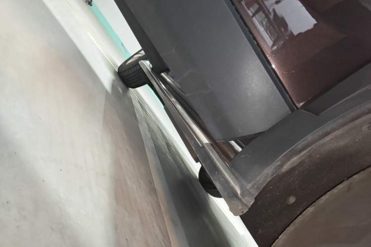 Used Buick Envision 2020 20T Two-Wheel Drive Luxury Model Right Side Sill