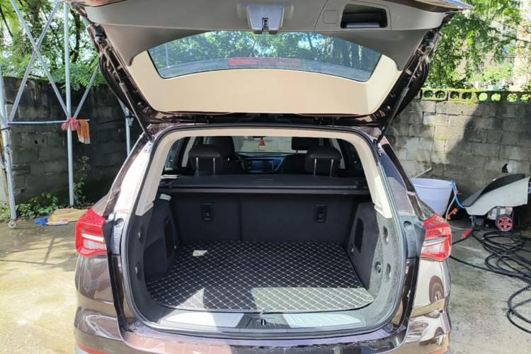 Used Buick Envision 2020 20T Two-Wheel Drive Elite Version Trunk