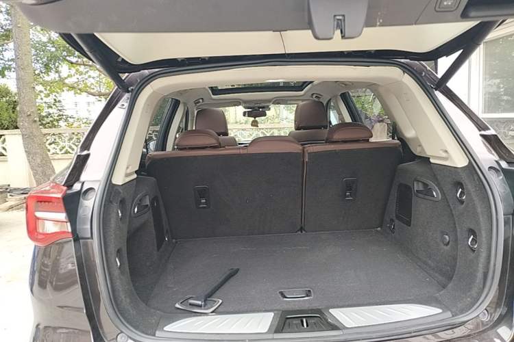 Used Buick Envision 2020 20T Two-Wheel Drive Luxury Model Trunk