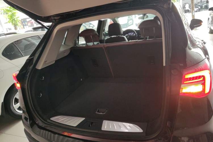 Used Buick Envision 2020 20T Two-Wheel Drive Luxury Model Trunk