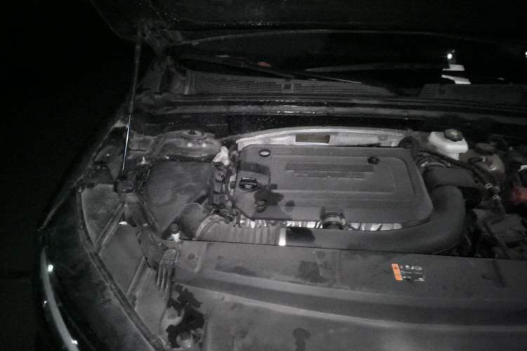 Used Buick Envision 2020 Encore S 652T All-Wheel-Drive Avenir Engine Bay Right