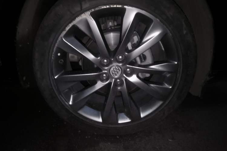 Used Buick Envision 2020 Encore S 652T All-Wheel-Drive Avenir Right Front Wheel Hub