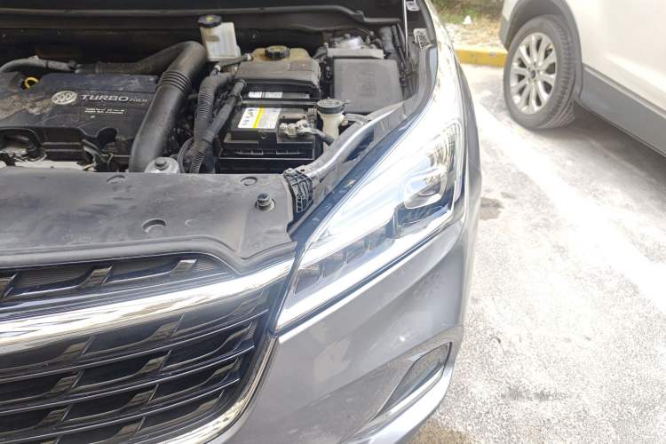 Used Buick Envision 2020 20T Two-Wheel Drive Elite Version Engine Bay Left