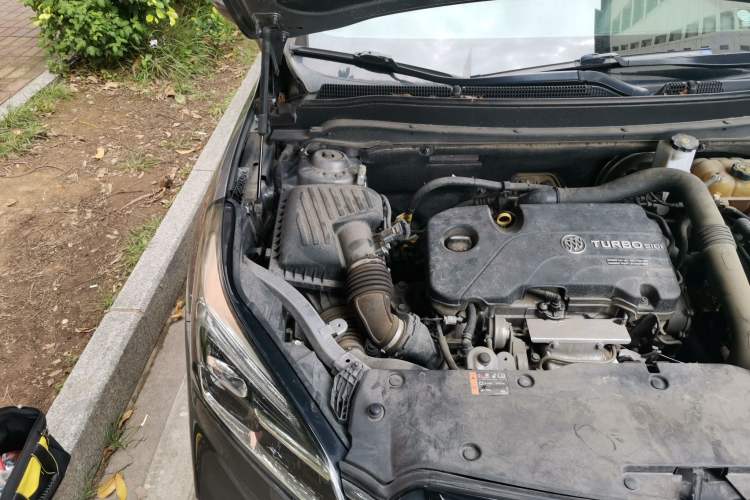 Used Buick Envision 2020 20T Two-Wheel Drive Leading Version Engine Bay Right
