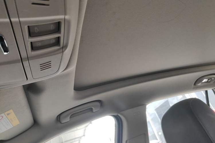 Used Buick Envision 2020 20T Two-Wheel Drive Leading Version Headliner
